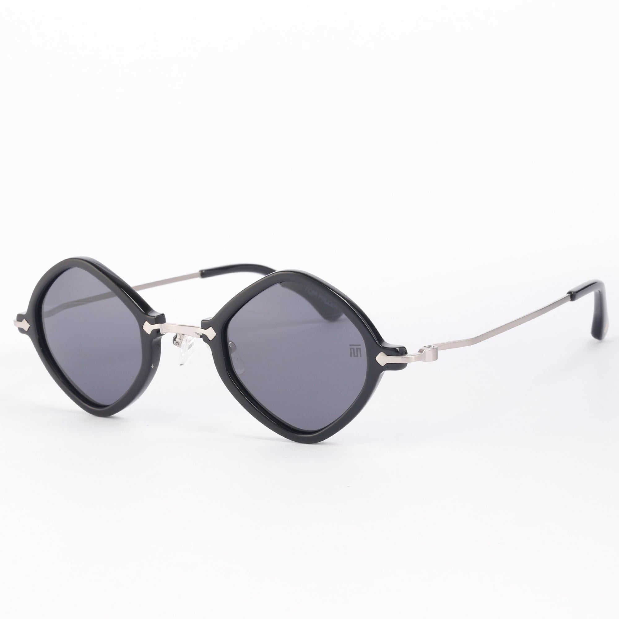 Tom Miller Essential 001